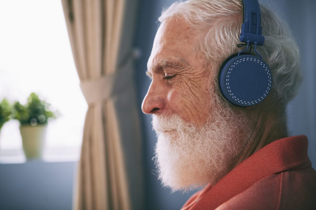 ดนตรีบำบัด-ผู้สูงอายุ-การดูแลผู้สูงอายุ