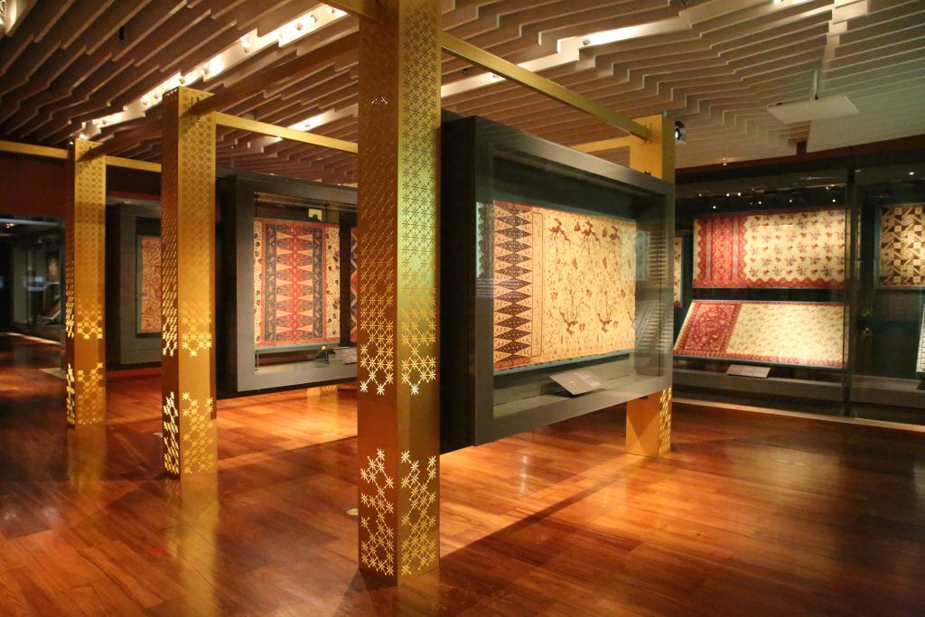 พิพิธภัณฑ์ผ้าฯ จัดทำหนังสือประกอบนิทรรศการ “ผ้าบาติกในพระปิยมหาราช สายสัมพันธ์สยามและชวา”