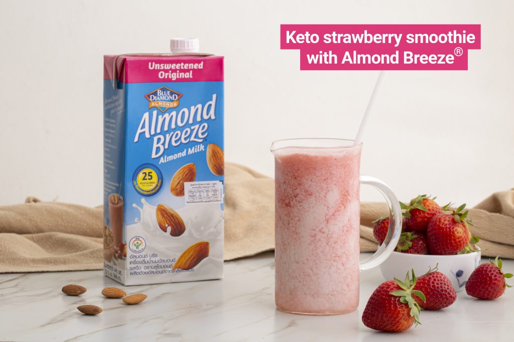 Keto strawberry smoothie with Almond Breeze